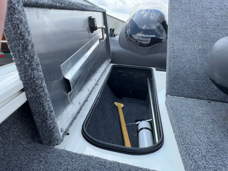 Slide: The Image of Bass Tracker Pro Team 175TXW 2023 - 8