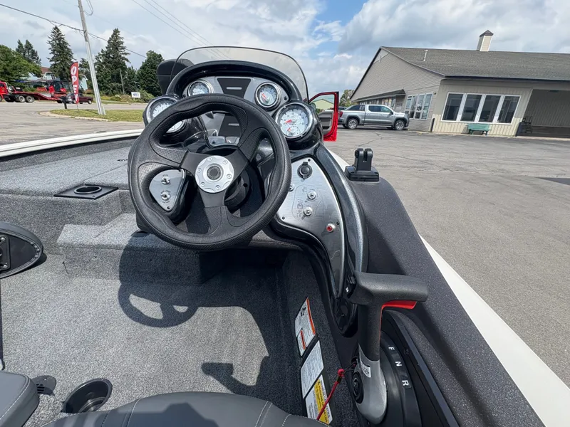 Slide: The Image of Bass Tracker Pro Team 175TXW 2023 - 9