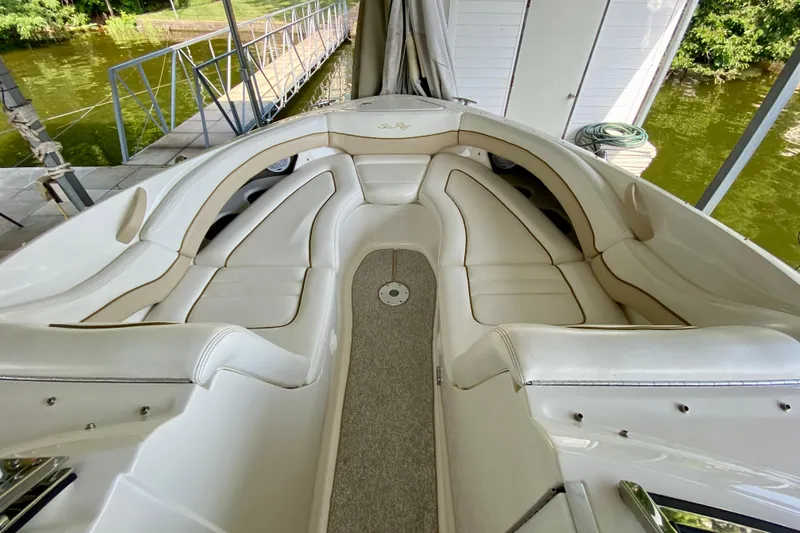 Slide: The Image of 2002 Sea Ray 290 SLX boat interior with white leather seating and carpeted floor. - 18