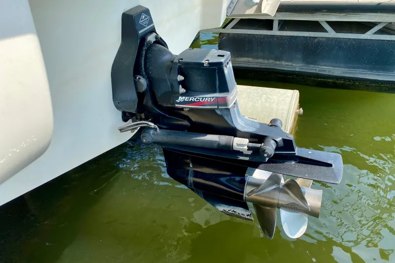 Slide: The Image of Outboard motor of a 2002 Sea Ray 290 SLX boat in water. - 31