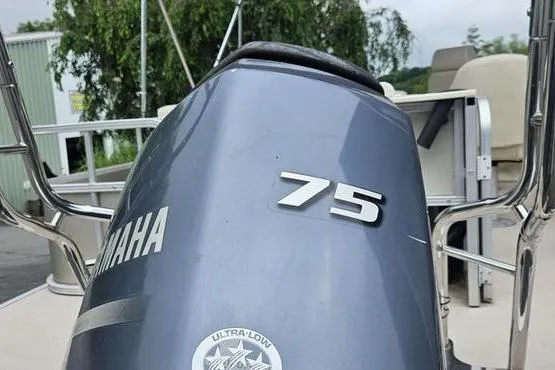 Slide: The Image of Yamaha 75 outboard motor on 2014 SunChaser Classic Fish 8522 4-PT boat. - 19
