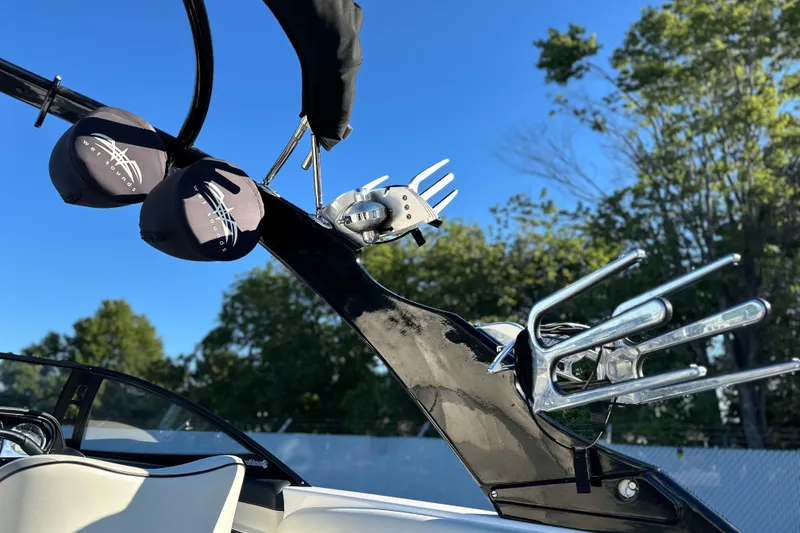 Slide: The Image of 2008 Malibu Boats 23 LSV wakeboard tower with speakers and racks against blue sky. - 13