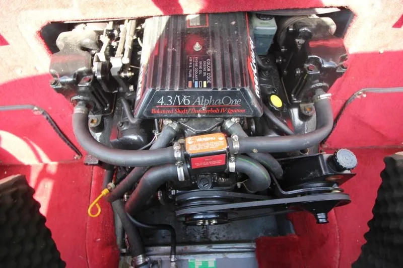 Slide: The Image of Engine of a 1994 Sea Ray 180 Bow Rider with 4.3L V6 AlphaOne. - 14