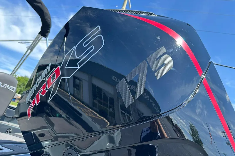 Slide: The Image of 2026 Lund 185 Impact GL with Mercury Pro XS 175 engine, close-up view. - 40