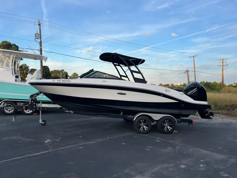 The Image of Sea Ray SPX 210 Outboard 2022 - 0