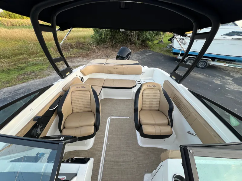 Slide: The Image of Sea Ray SPX 210 Outboard 2022 - 10