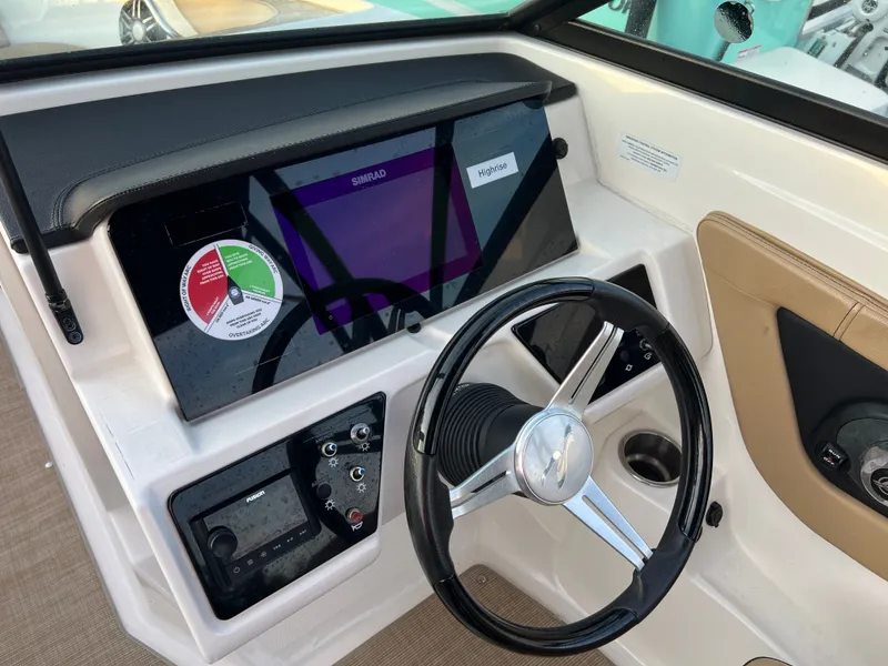 Slide: The Image of Sea Ray SPX 210 Outboard 2022 - 18