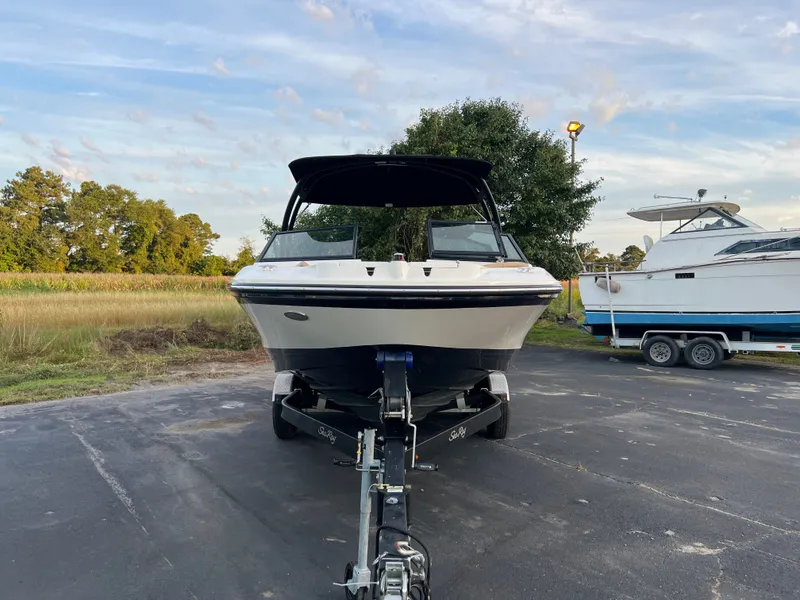 Slide: The Image of Sea Ray SPX 210 Outboard 2022 - 2