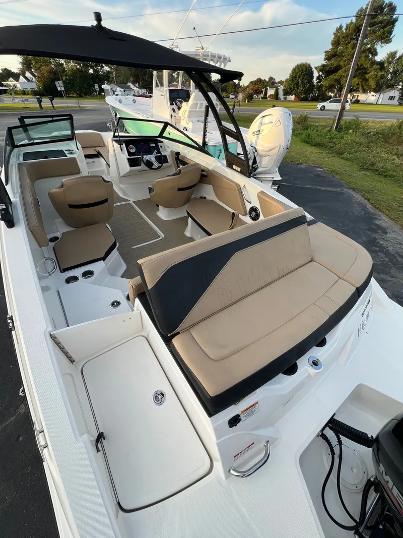 Slide: The Image of Sea Ray SPX 210 Outboard 2022 - 21