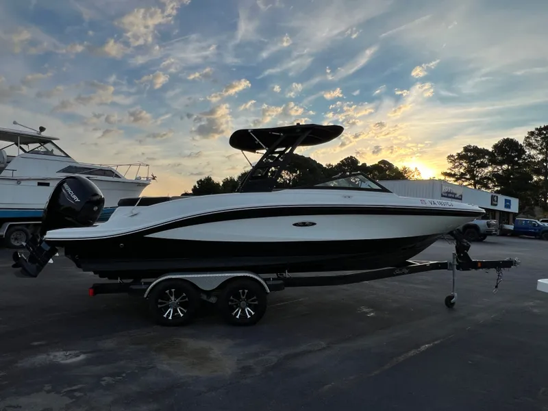 Slide: The Image of Sea Ray SPX 210 Outboard 2022 - 4