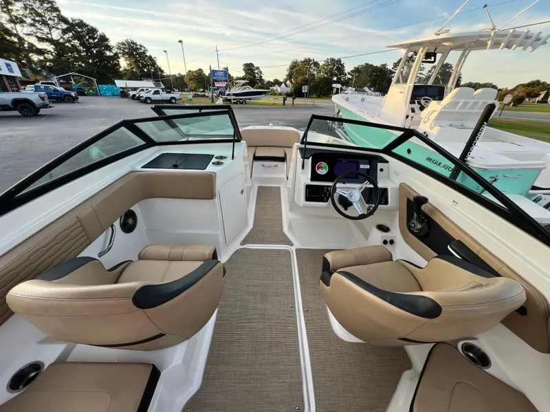 Slide: The Image of Sea Ray SPX 210 Outboard 2022 - 6