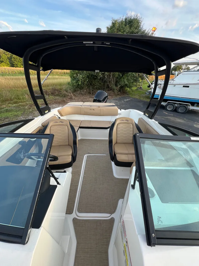 Slide: The Image of Sea Ray SPX 210 Outboard 2022 - 9