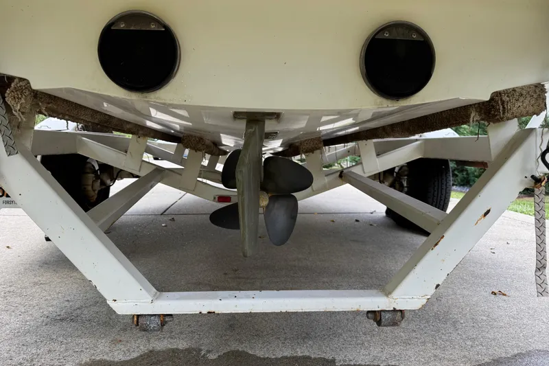 Slide: The Image of 2002 MasterCraft ProStar 209 boat underside with propeller and trailer. - 5