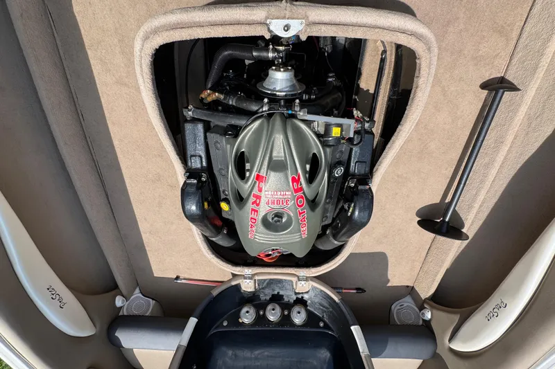 Slide: The Image of 2002 MasterCraft ProStar 209 engine compartment with Predator 310 HP engine. - 8