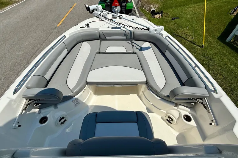 Slide: The Image of 2022 NauticStar 251 Hybrid boat with spacious seating and modern design. - 15