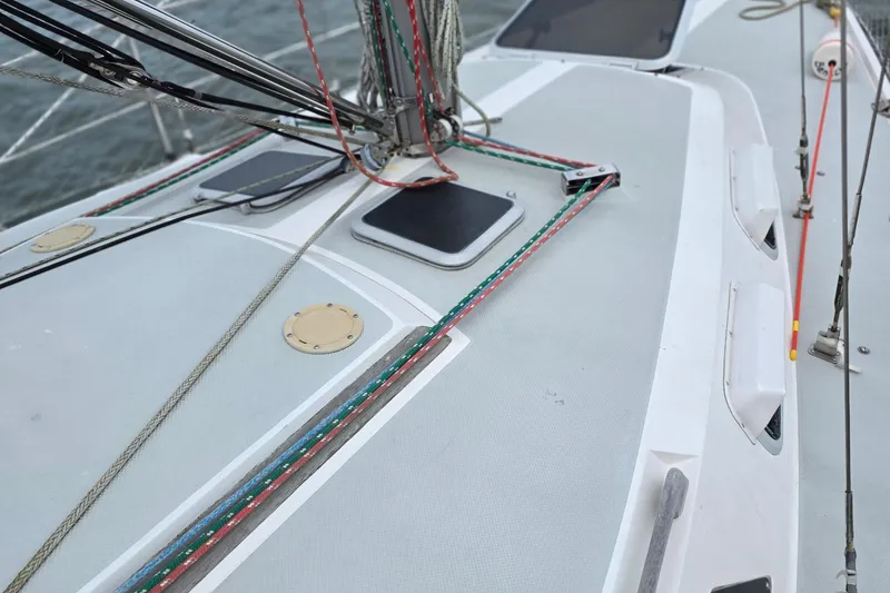 Slide: The Image of 1987 Catalina 30 MkII sailboat deck with rigging and hatches. - 5