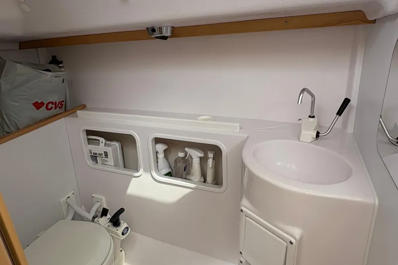 Slide: The Image of Catalina 275 Sport 2018 - 33