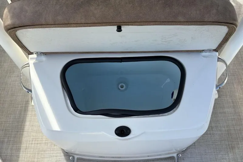 Slide: The Image of 2021 Stingray 236CC boat livewell with cushioned seat, open lid view. - 20