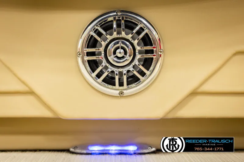 Slide: The Image of Speaker and LED light on 2017 Sylvan 818 Mirage CR boat interior. - 31
