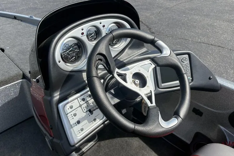 Slide: The Image of 2008 Skeeter ZX190 boat dashboard with steering wheel and instrument panel. - 15