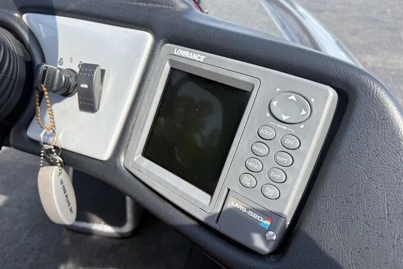 Slide: The Image of Console of a 2008 Skeeter ZX190 boat with Lowrance LMS-520C fishfinder. - 21
