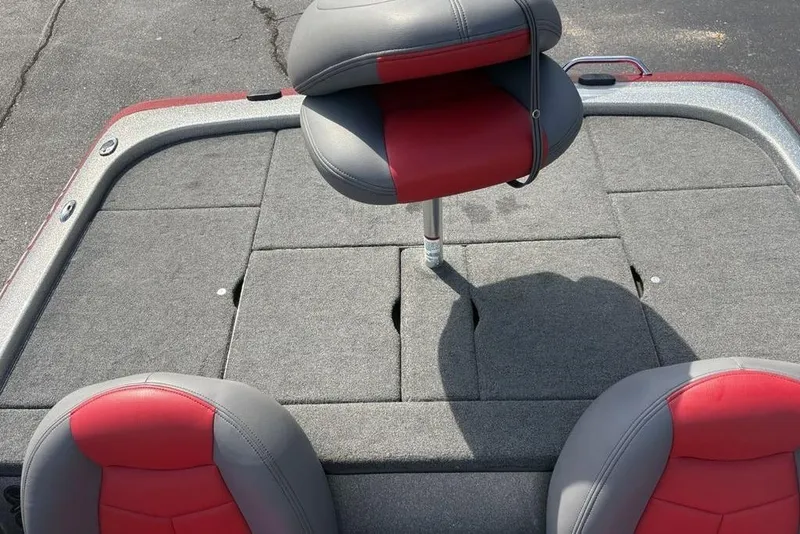 Slide: The Image of 2008 Skeeter ZX190 boat interior with gray and red seating. - 23