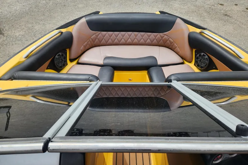 Slide: The Image of Speaker system in 2006 MasterCraft MariStar 200 boat interior. - 11