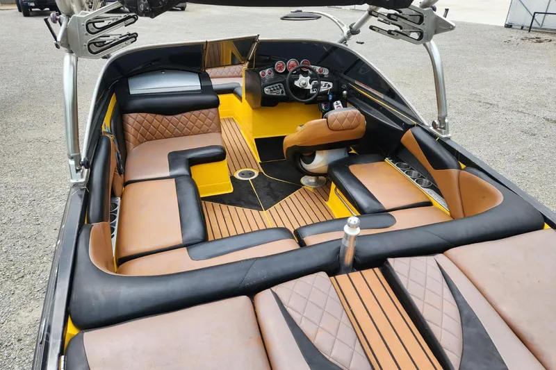 Slide: The Image of 2006 MasterCraft MariStar 200 boat interior with speakers and leather seating. - 8