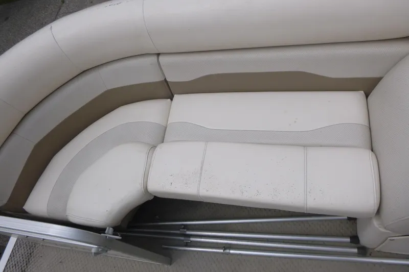 Slide: The Image of 2007 SunChaser 8520 Cruise boat seating, featuring beige and white upholstery. - 9