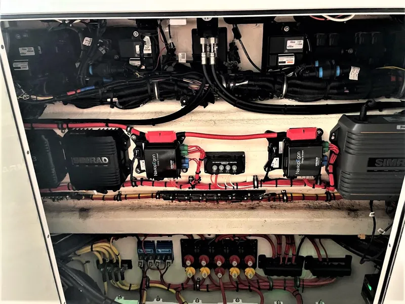 Slide: The Image of Front Runner 39 Center Console 2020 - 52