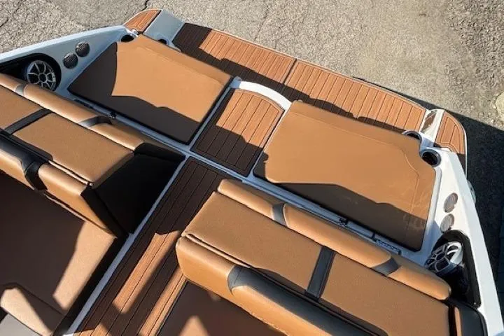 Slide: The Image of 2026 Yamaha Boats 222SE interior with brown seating and sleek design. - 24