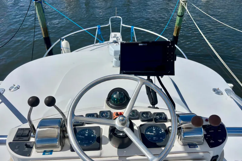 Slide: The Image of Helm of 2002 Luhrs 32 Open boat with steering wheel and navigation equipment. - 30