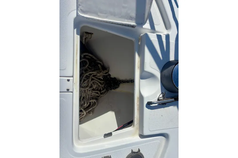 Slide: The Image of Open storage compartment on 2002 Luhrs 32 Open boat with coiled rope inside. - 8