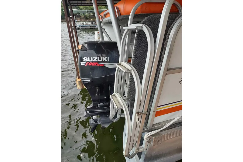 Slide: The Image of 2007 PlayCraft 22 Clipper with Suzuki Four Stroke outboard motor on water. - 4