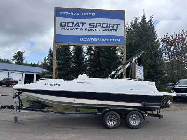 The Image of Hurricane Fun Deck 202 Sport 2012 - 1