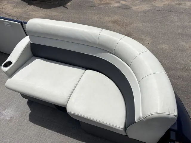 Slide: The Image of Larson Escape RT Cruise RT 2200 Twin 2017 - 11