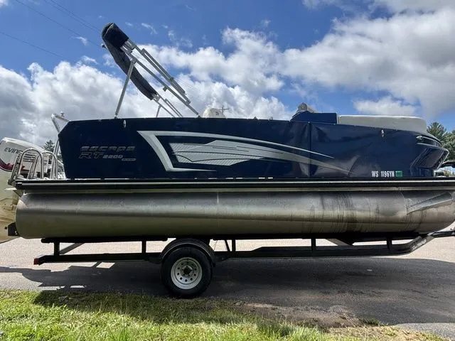 Slide: The Image of Larson Escape RT Cruise RT 2200 Twin 2017 - 5