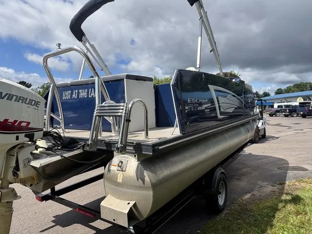 Slide: The Image of Larson Escape RT Cruise RT 2200 Twin 2017 - 6