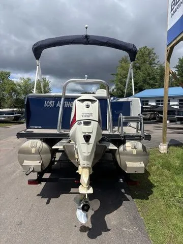 Slide: The Image of Larson Escape RT Cruise RT 2200 Twin 2017 - 7