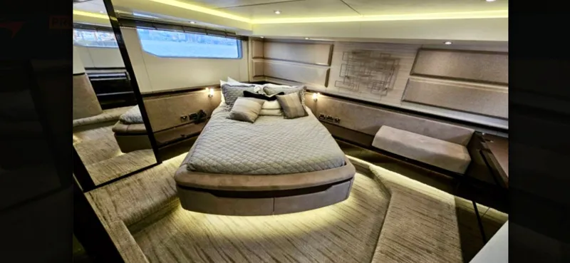 Slide: The Image of Sea Ray L550 2019 - 17