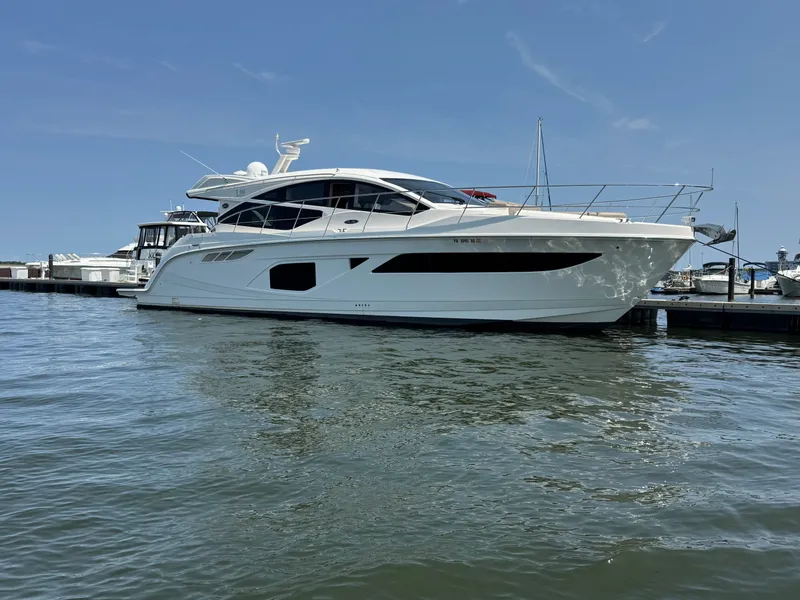 Slide: The Image of Sea Ray L550 2019 - 2