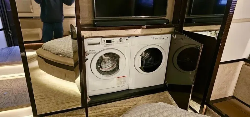 Slide: The Image of Sea Ray L550 2019 - 21