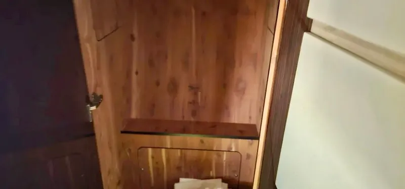 Slide: The Image of Sea Ray L550 2019 - 23