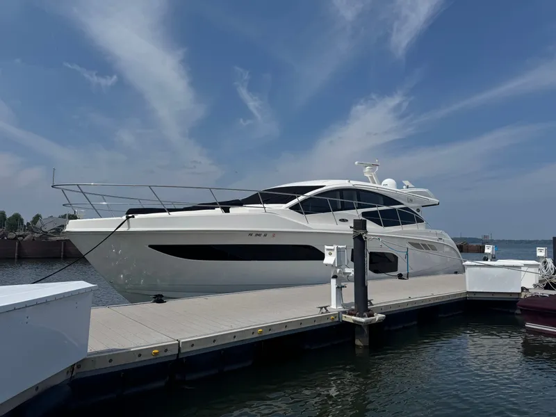 Slide: The Image of Sea Ray L550 2019 - 3