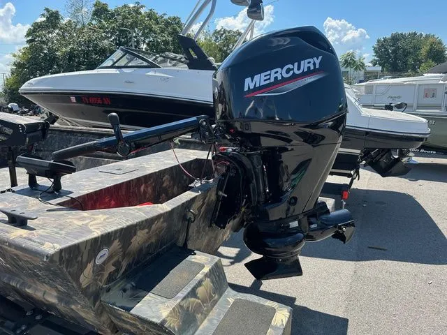 Slide: The Image of Lowe Roughneck 1760 Tiller 2021 - 10