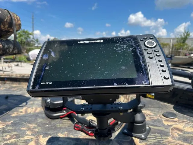 Slide: The Image of Lowe Roughneck 1760 Tiller 2021 - 3