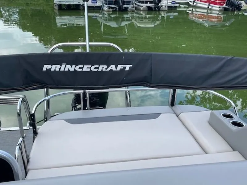 Slide: The Image of Princecraft Vectra 21 RL 2023 - 11