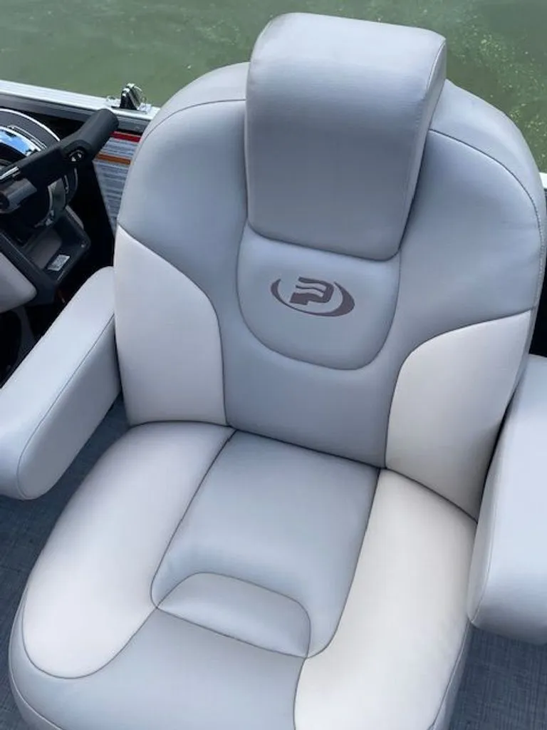 Slide: The Image of Princecraft Vectra 21 RL 2023 - 5