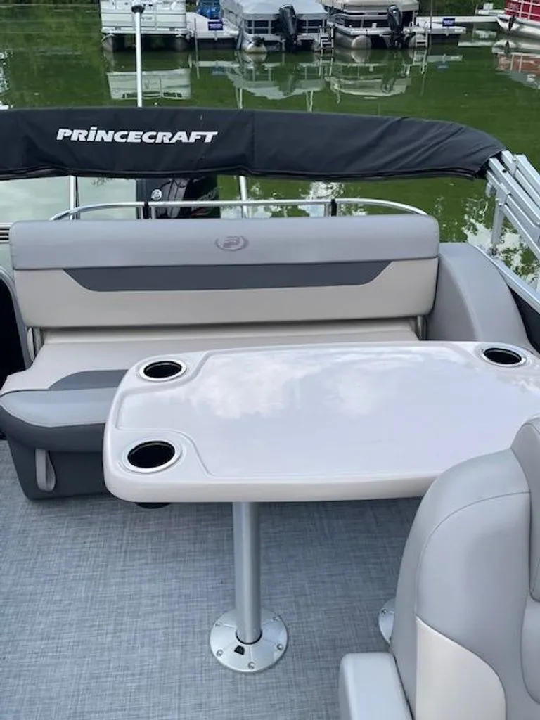 Slide: The Image of Princecraft Vectra 21 RL 2023 - 8