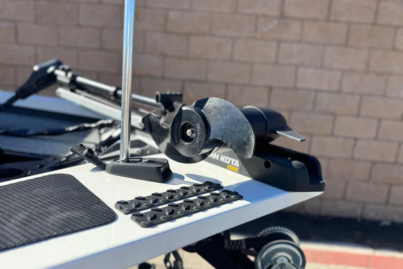 Slide: The Image of 2023 G3 SPORTSMAN 170 boat with Minn Kota trolling motor detail. - 8